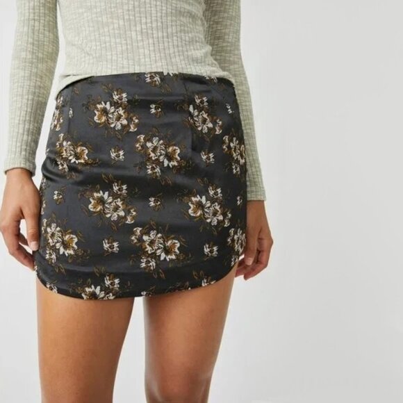NWT Free People black jacquard floral print satin-like mini skirt, 8 - Picture 8 of 16